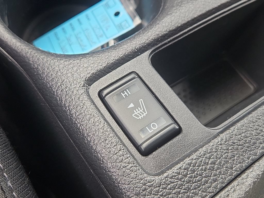 Used 2018 Nissan Rogue SV AWD/4WD image 12