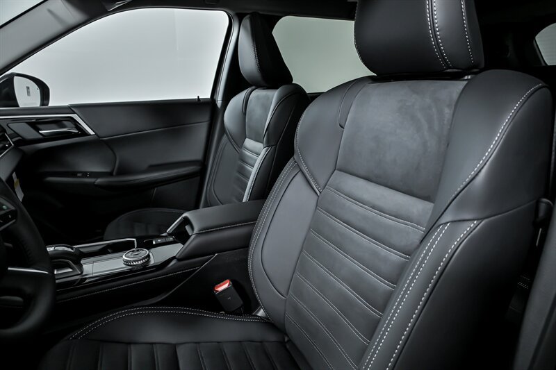 New 2025 Mitsubishi Outlander AWD image 14