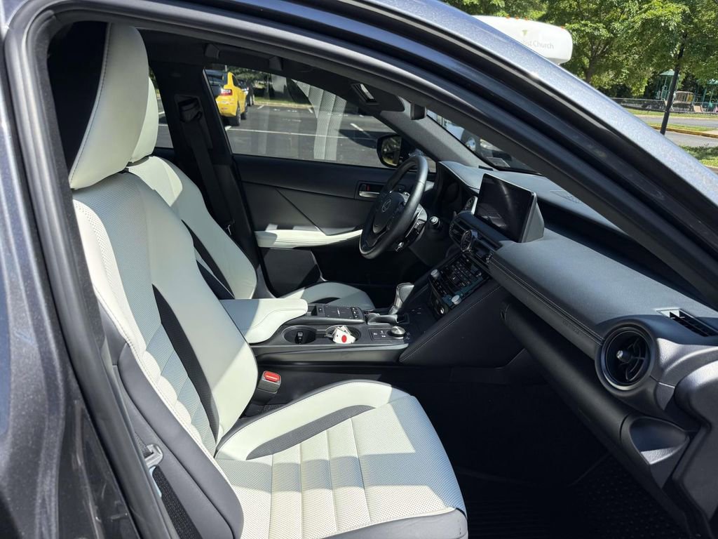 Used 2025 Lexus IS 500 RWD image 13
