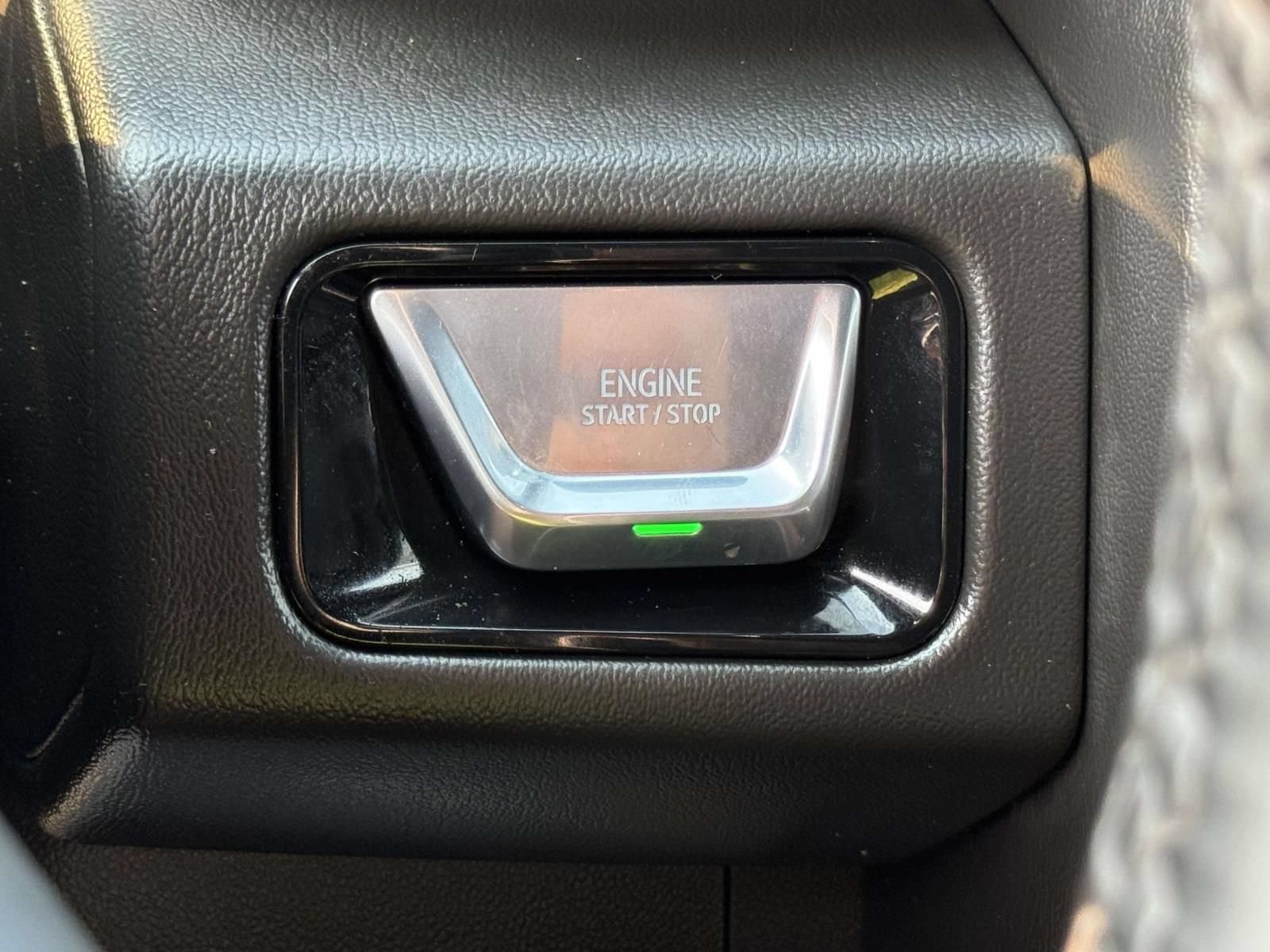 Used 2025 GMC Yukon Denali AWD/4WD image 13