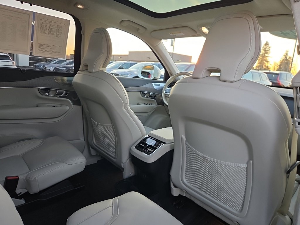 Used 2024 Volvo XC90 B6 Ultimate w/ Lounge Package image 8