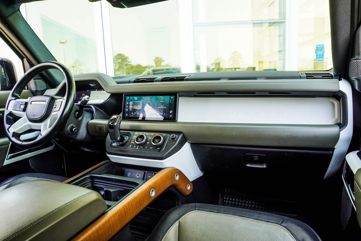 Used 2021 Land Rover Defender 110 X-Dynamic HSE image 19