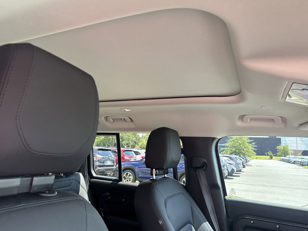 Used 2024 Land Rover Defender 130 S image 22