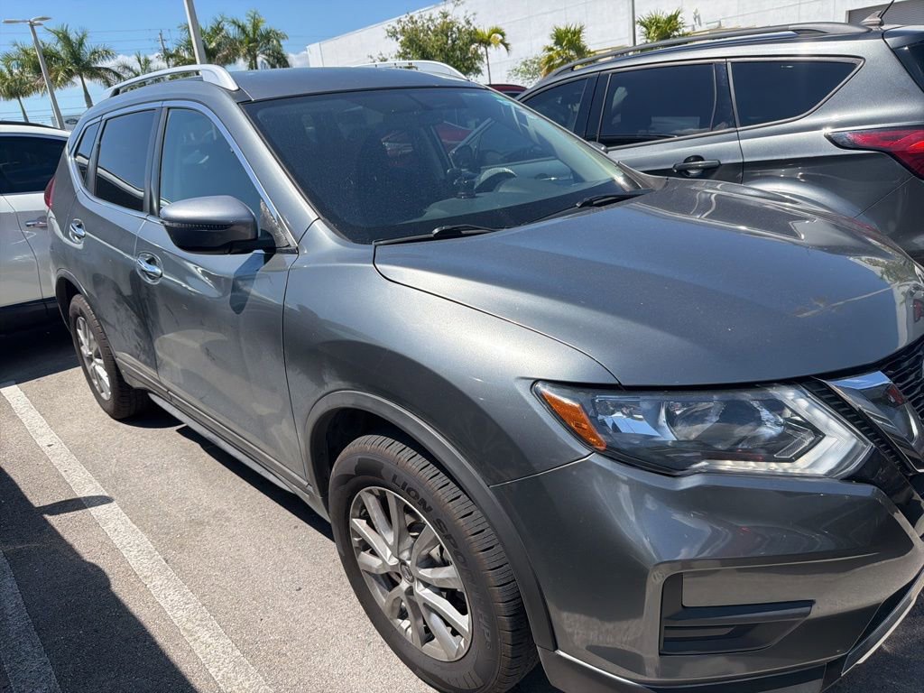 Used 2018 Nissan Rogue SV image 3