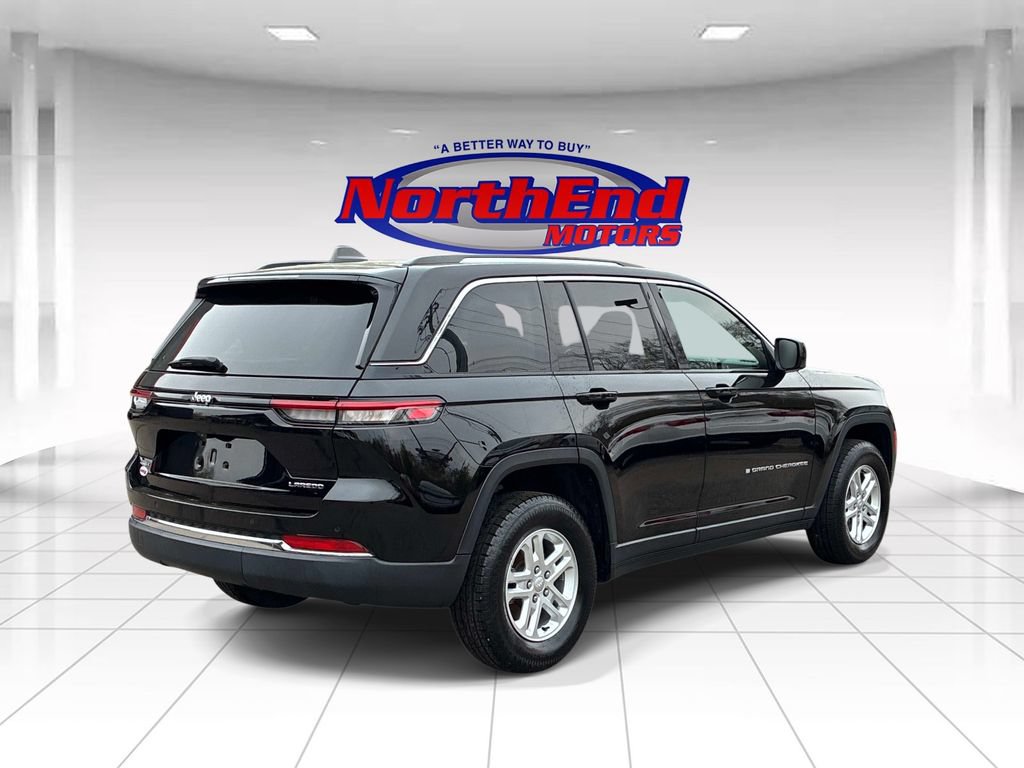 Used 2022 Jeep Grand Cherokee Laredo w/ Luxury Tech Group I AWD/4WD image 7