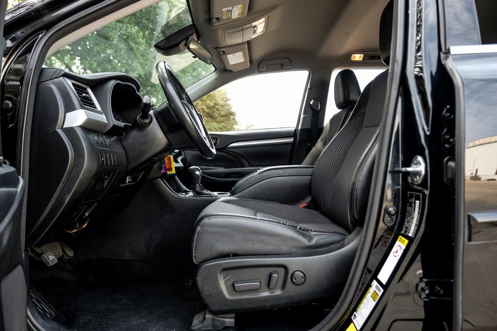 Used 2017 Toyota Highlander Plus image 40