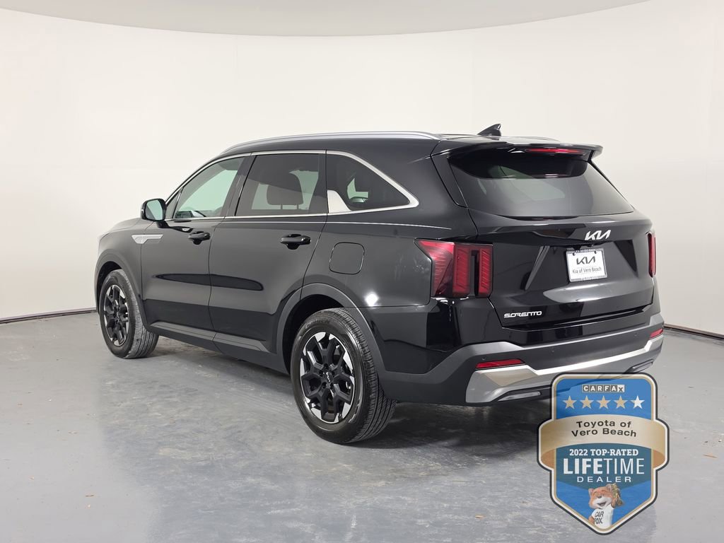 Certified 2025 Kia Sorento S FWD image 4