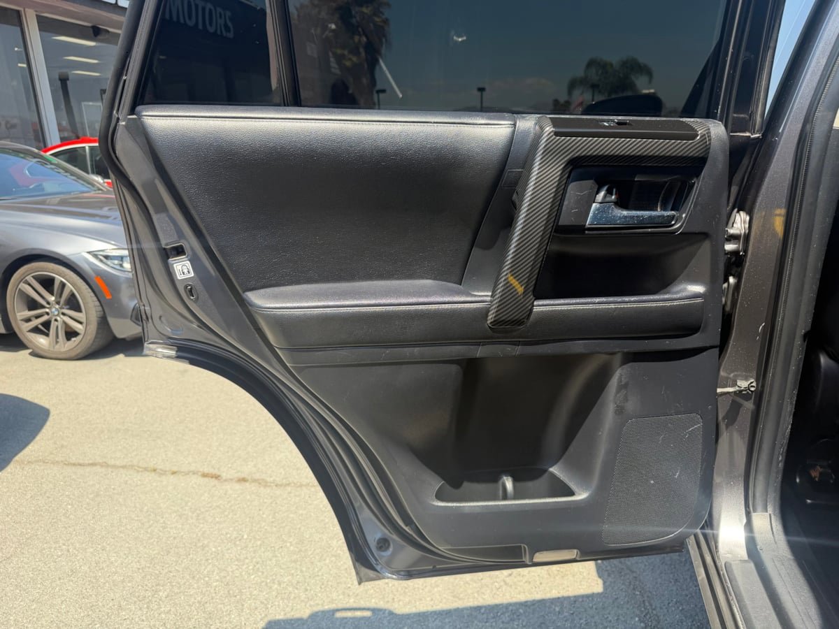 Used 2022 Toyota 4Runner SR5 AWD/4WD image 21