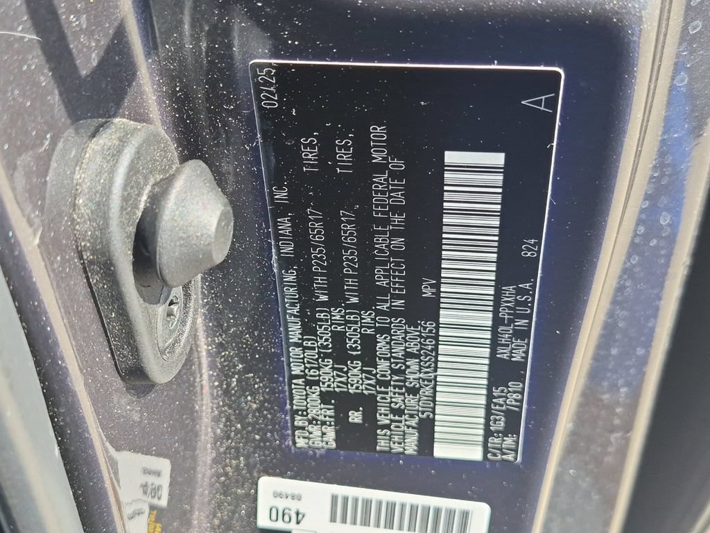 Certified 2025 Toyota Sienna XLE FWD image 32
