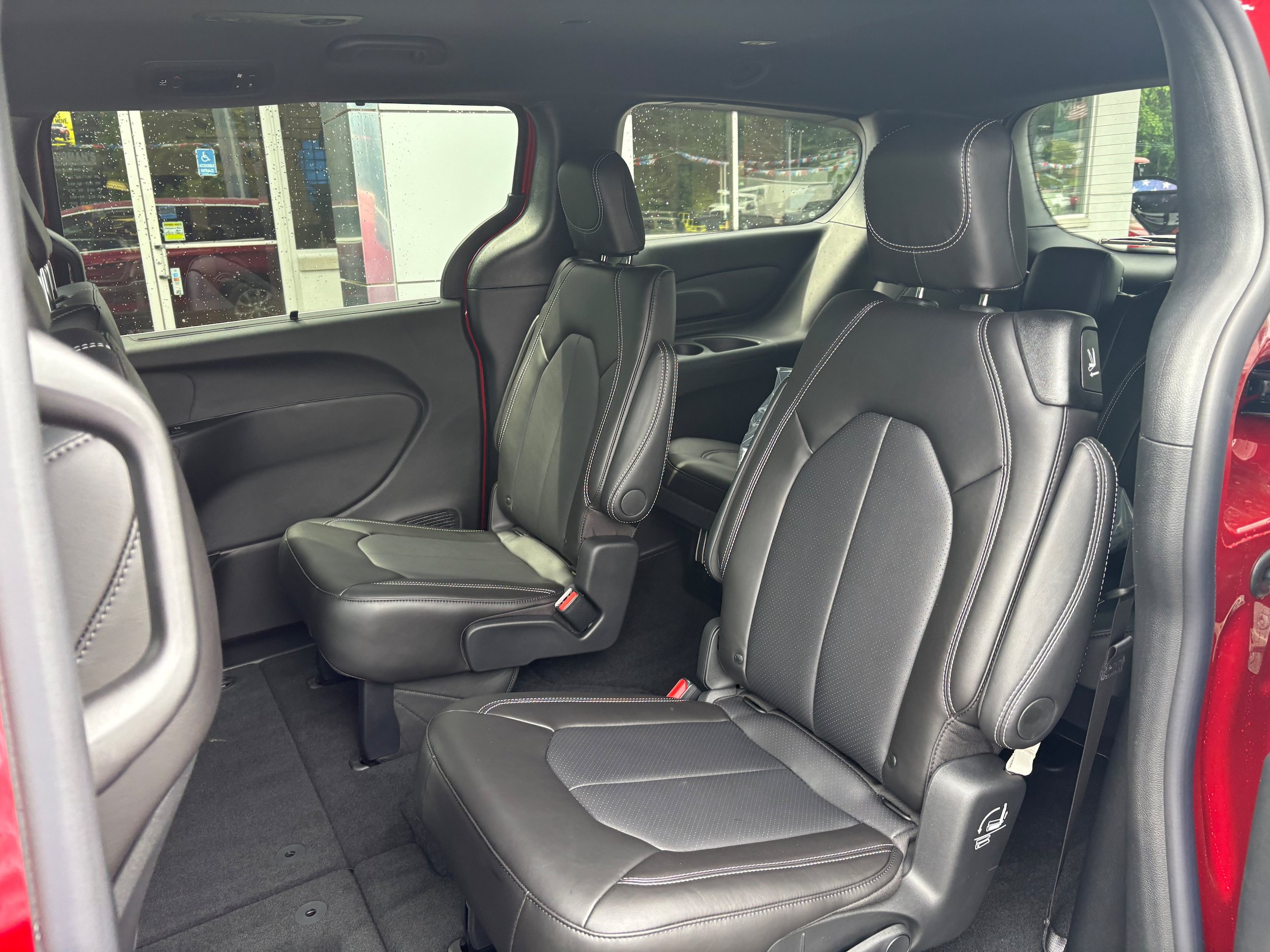 New 2027 Chrysler Pacifica Select AWD/4WD image 14