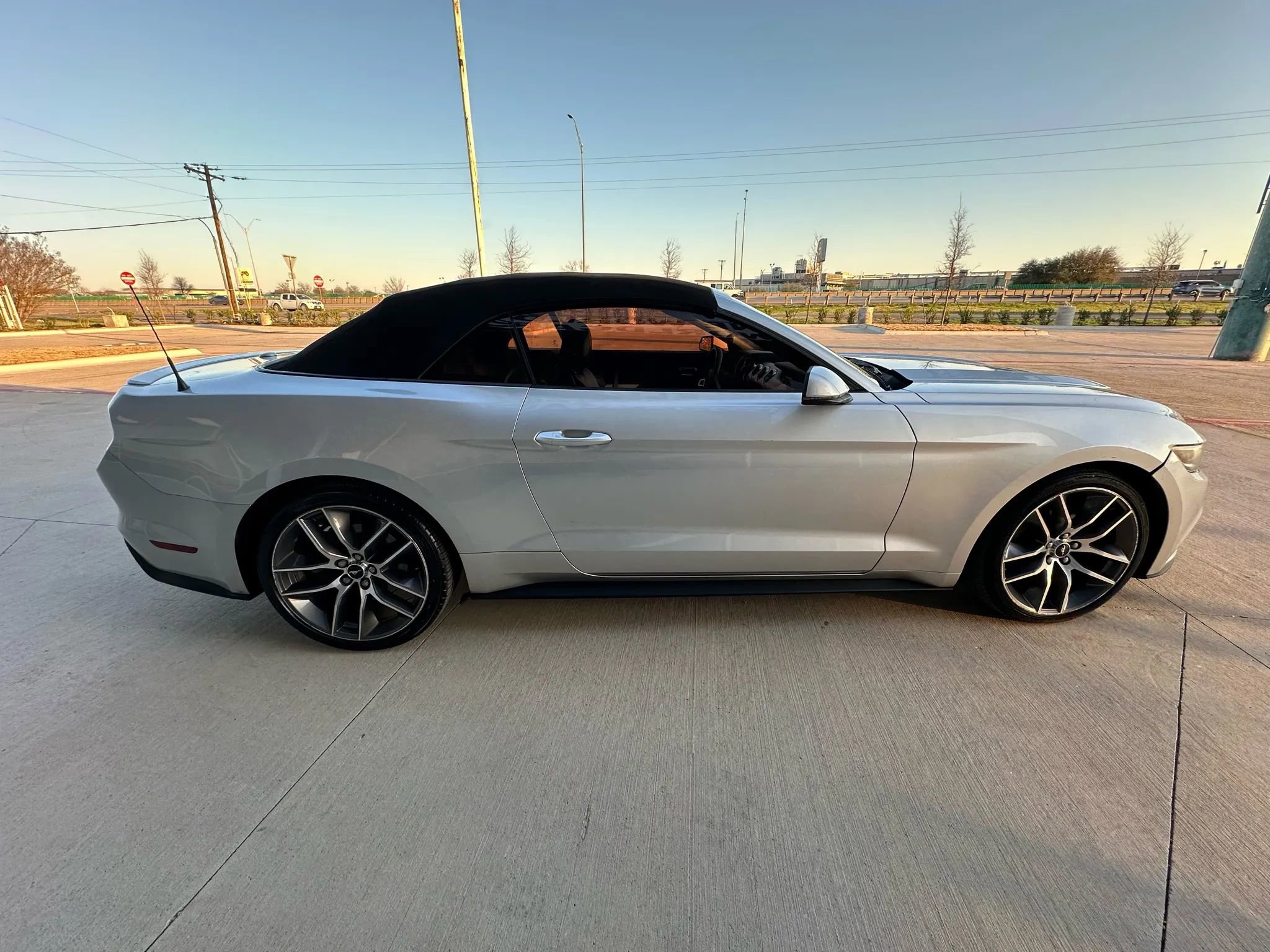 Used 2016 Ford Mustang Premium image 6