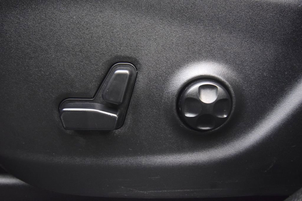 Used 2019 Jeep Cherokee Latitude Plus w/ Comfort/Convenience Group image 21