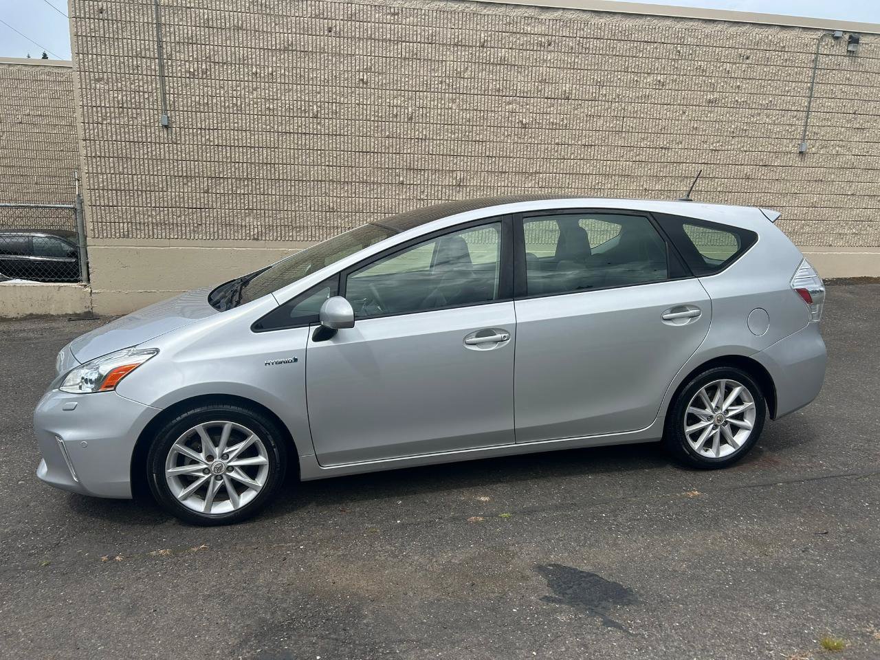 Used 2012 Toyota Prius V Five FWD image 8