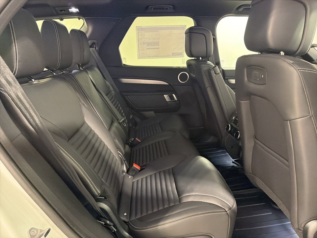 New 2026 Land Rover Discovery Dynamic SE image 27