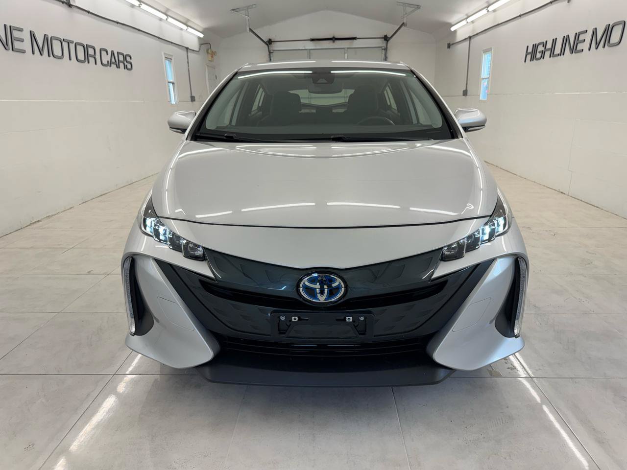 Used 2022 Toyota Prius Prime LE FWD image 2