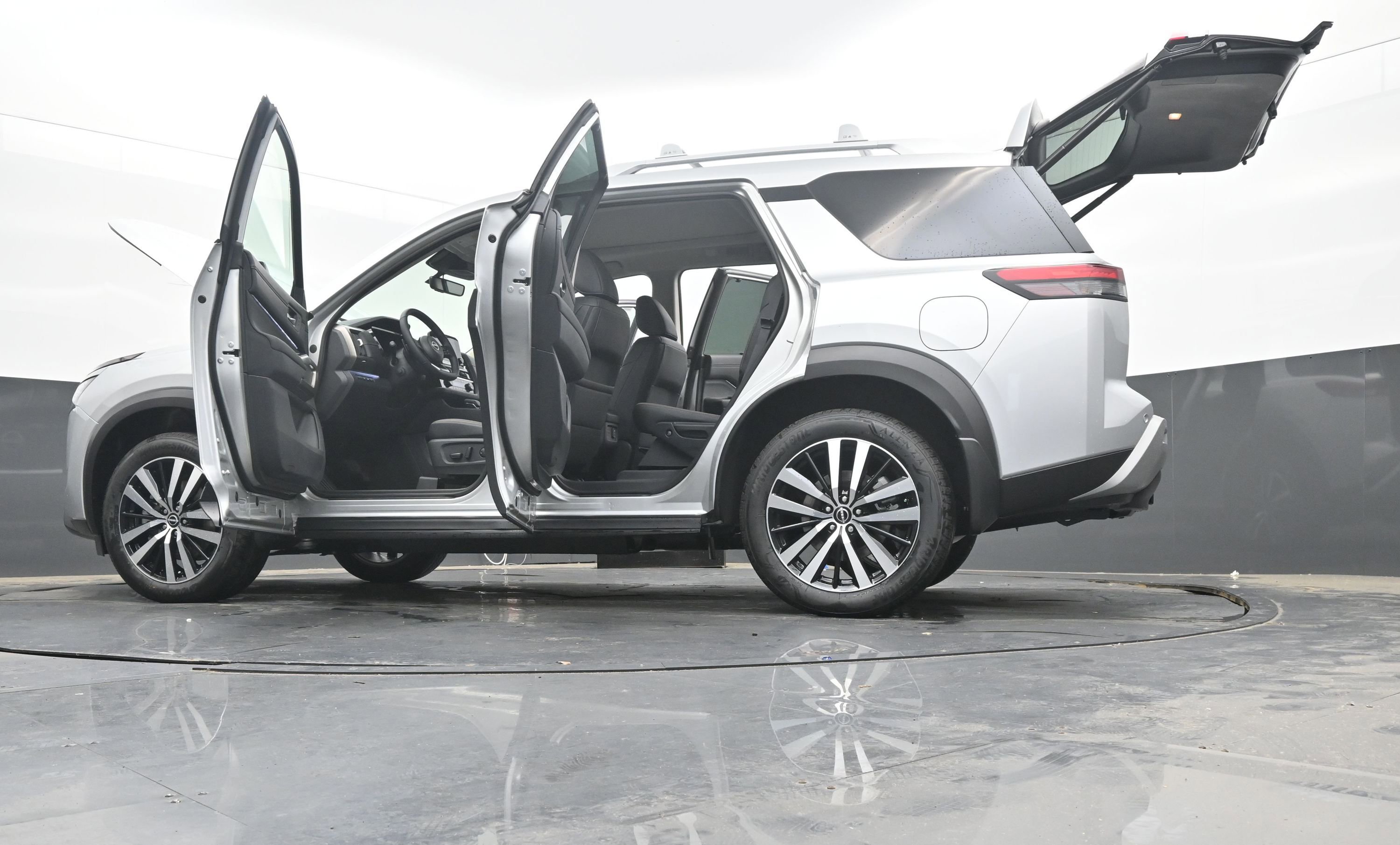 New 2025 Nissan Pathfinder Platinum w/ Cargo Package image 44