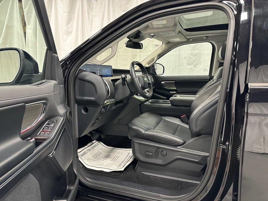 Used 2025 Ford Expedition Platinum AWD/4WD image 10
