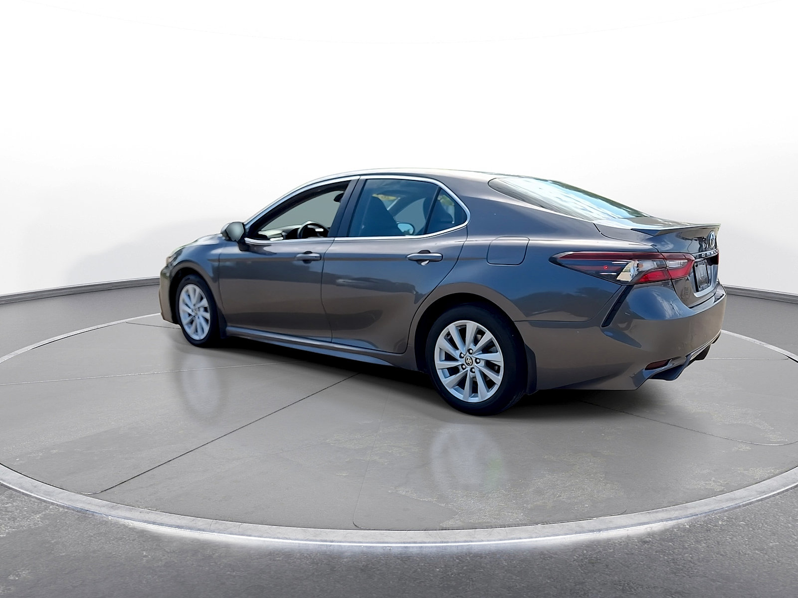 Used 2024 Toyota Camry SE FWD image 6
