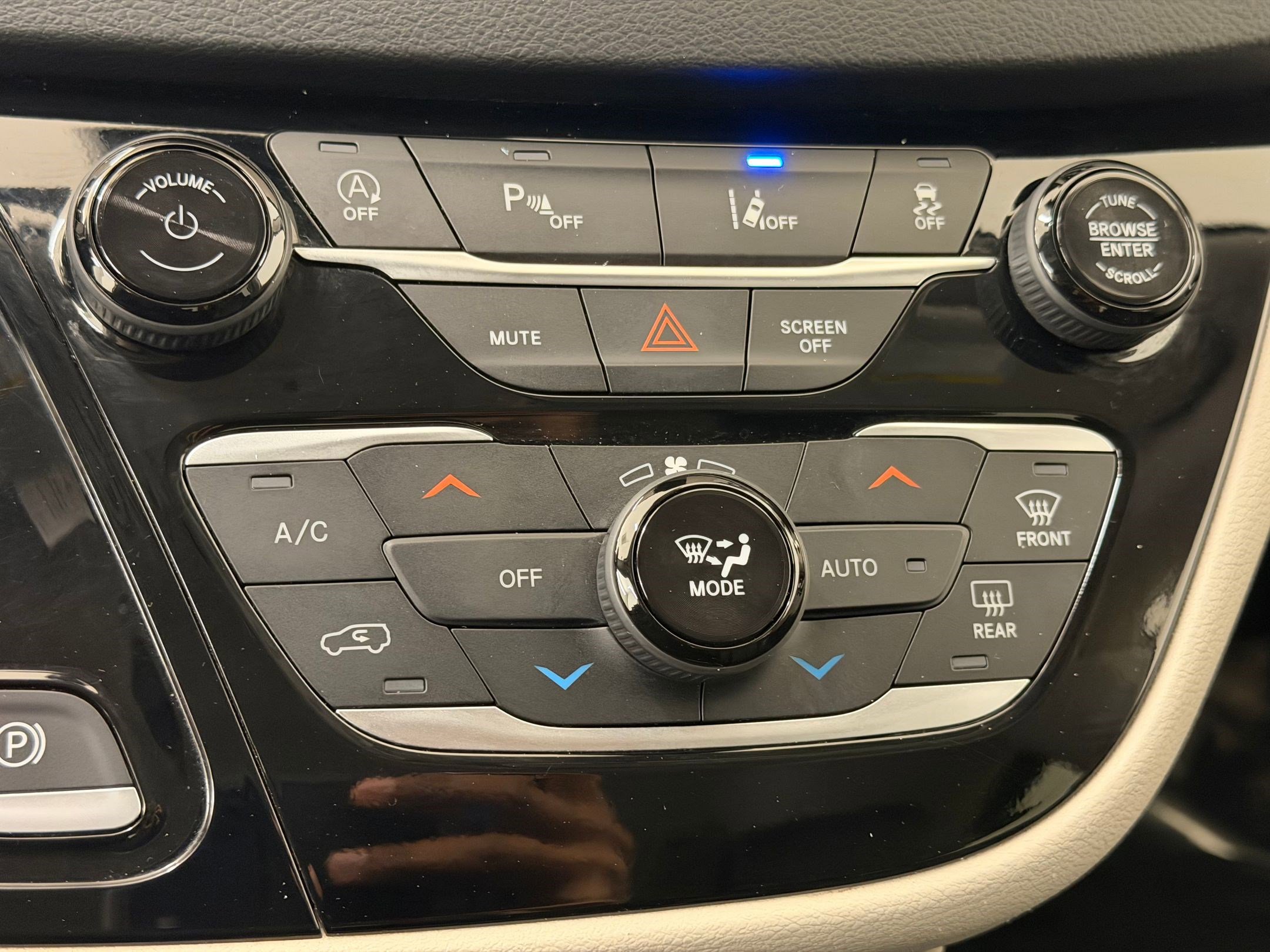 Used 2023 Chrysler Pacifica Touring-L image 21