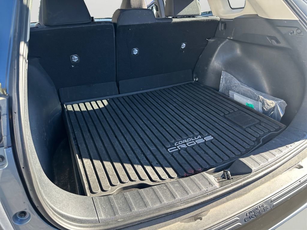 Used 2024 Toyota Corolla Cross LE image 28