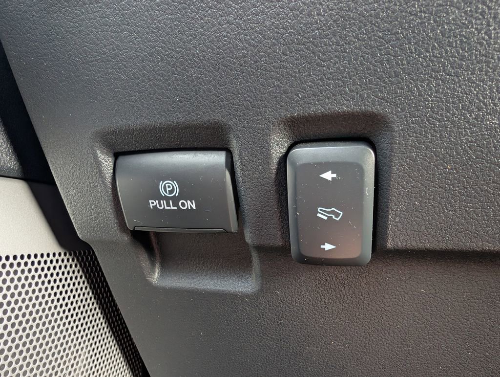 Used 2023 Ford F350 Lariat w/ Chrome Package image 38