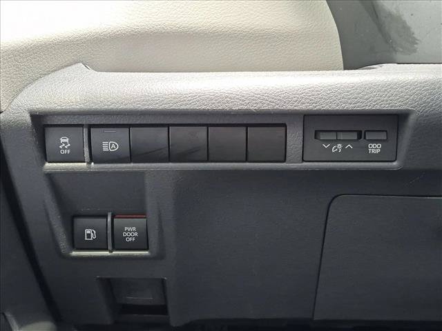 Used 2024 Toyota Sienna XLE FWD image 25