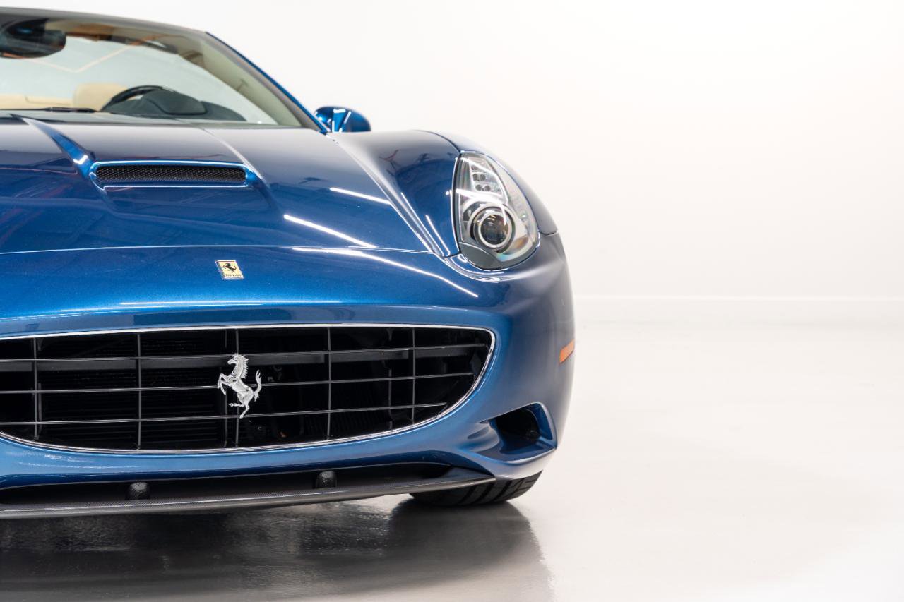 Used 2010 Ferrari California RWD image 24