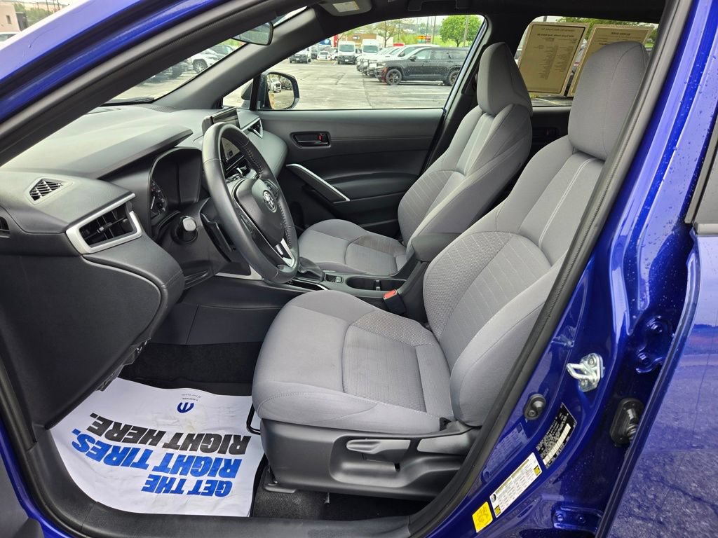 Used 2025 Toyota Corolla Cross AWD Hybrid w/ Moonroof Package image 15