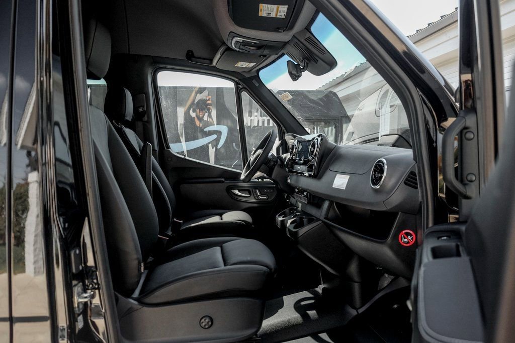 Used 2025 Mercedes-Benz Sprinter 2500 image 23