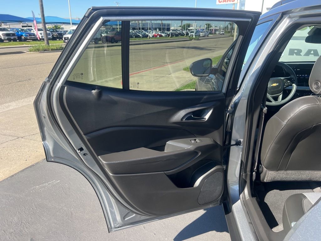 Used 2025 Chevrolet Trax LT FWD image 26