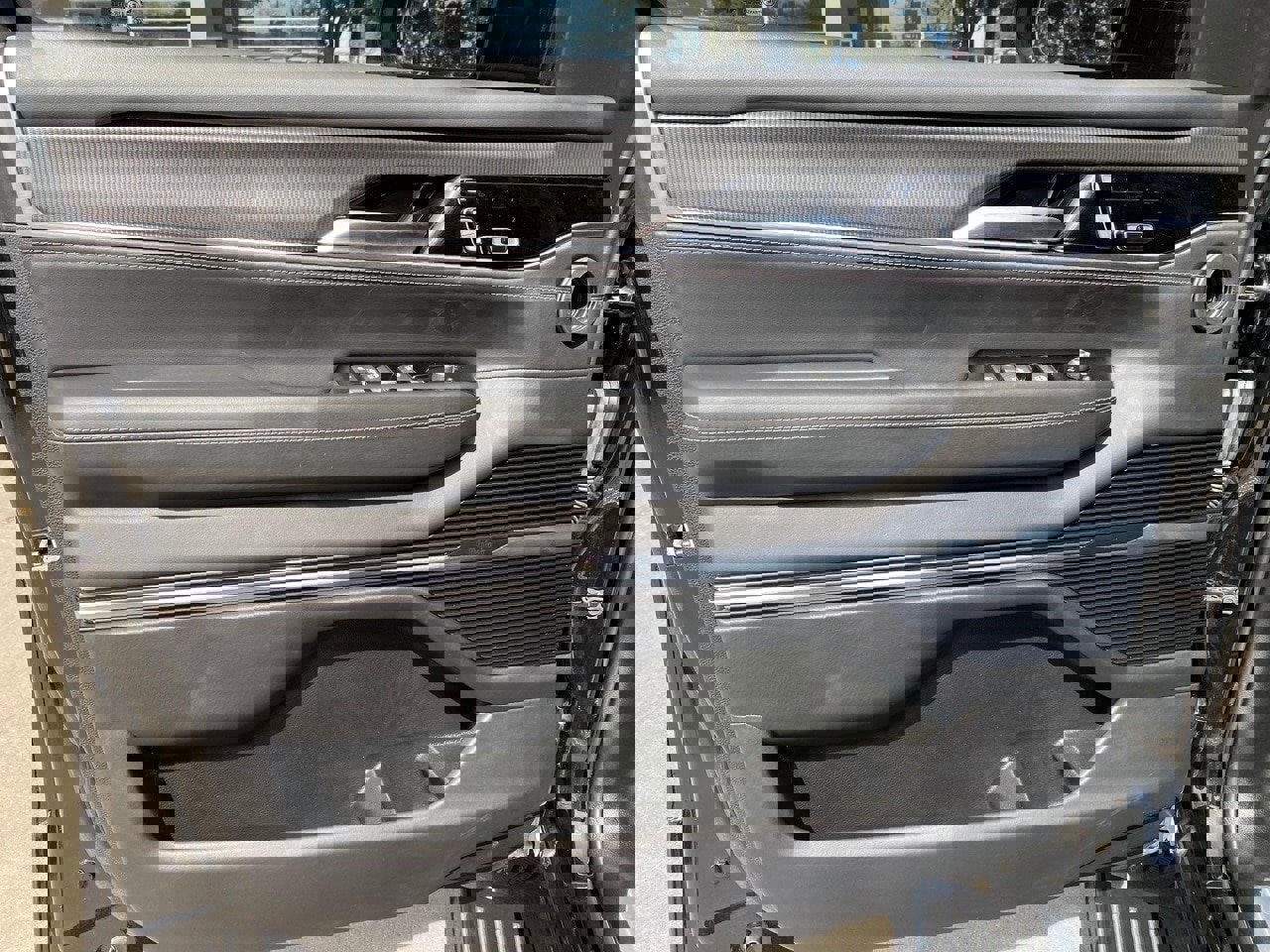 Used 2022 Jeep Grand Wagoneer Series II w/ Quick Order Packagew 28T image 36