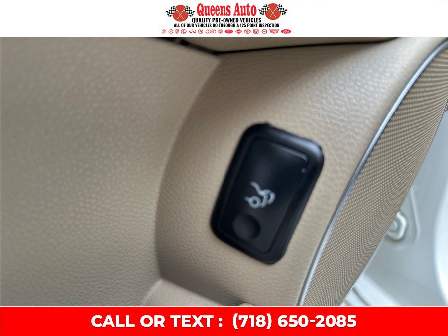 Used 2014 Mercedes-Benz C 300 4MATIC Sedan image 35