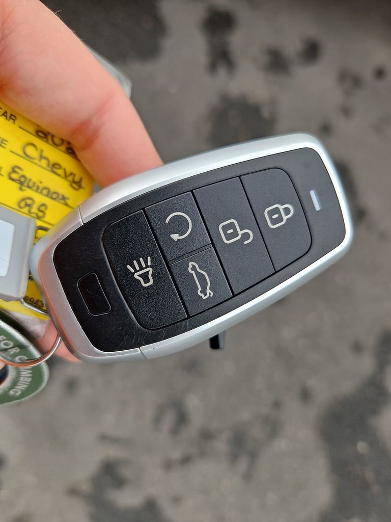 Used 2024 Chevrolet Equinox RS w/ RS Leather Package image 36