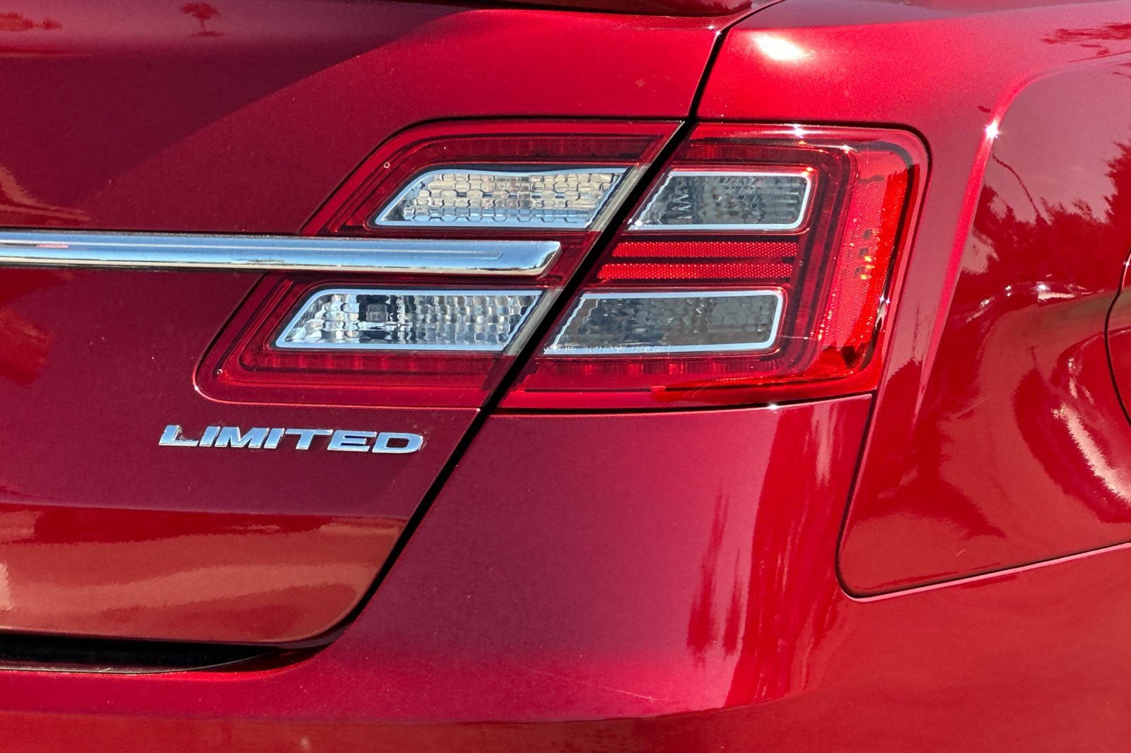 Used 2014 Ford Taurus Limited FWD image 30