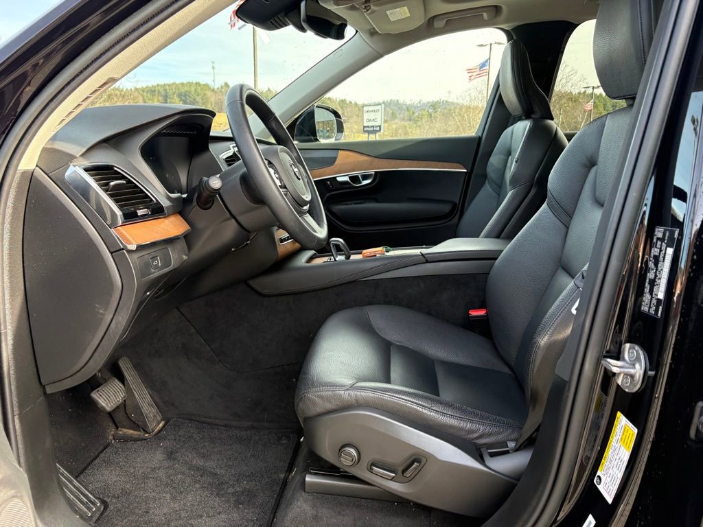 Used 2023 Volvo XC90 B6 Plus w/ Protection Package Premier image 4
