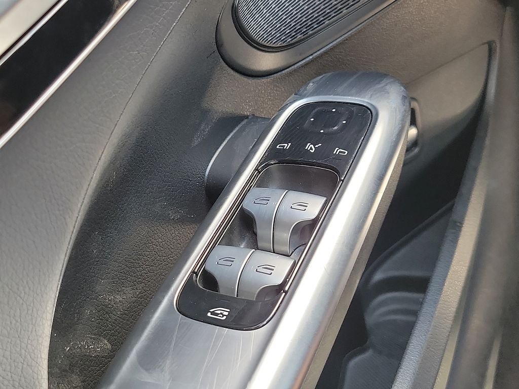 Used 2025 Mercedes-Benz C 300 Sedan w/ Winter Package image 13