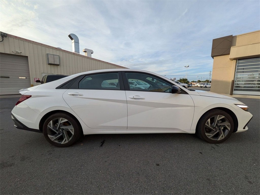 Certified 2025 Hyundai Elantra Sport w/ Cargo Package image 4