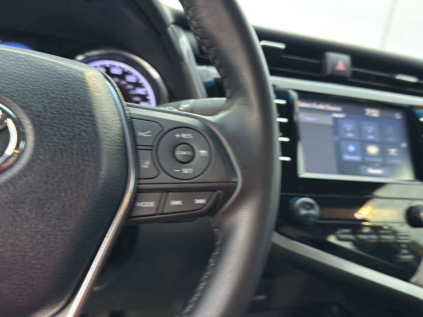 Used 2018 Toyota Camry SE w/ Convenience Package image 19