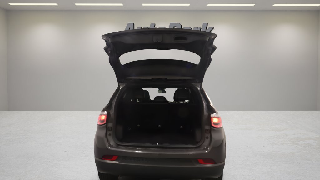 Used 2024 Jeep Compass Latitude AWD/4WD image 17