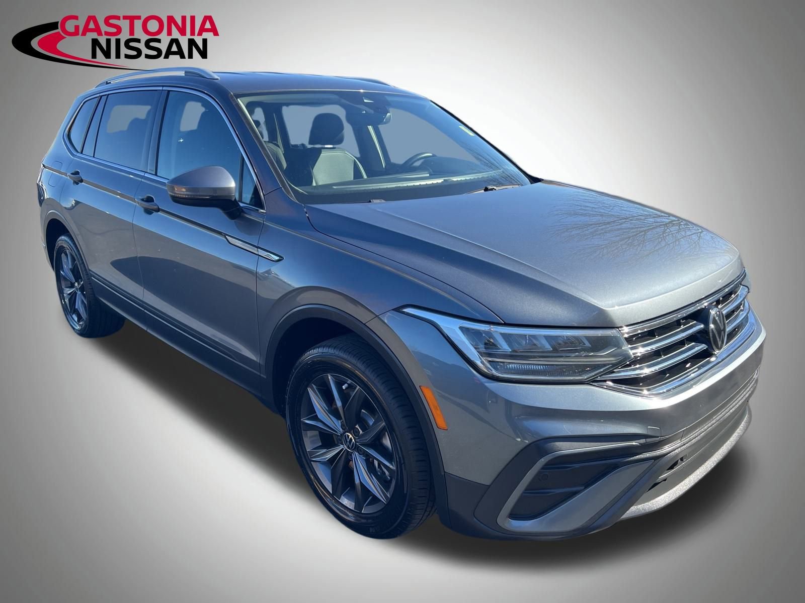Used 2023 Volkswagen Tiguan SE image 49
