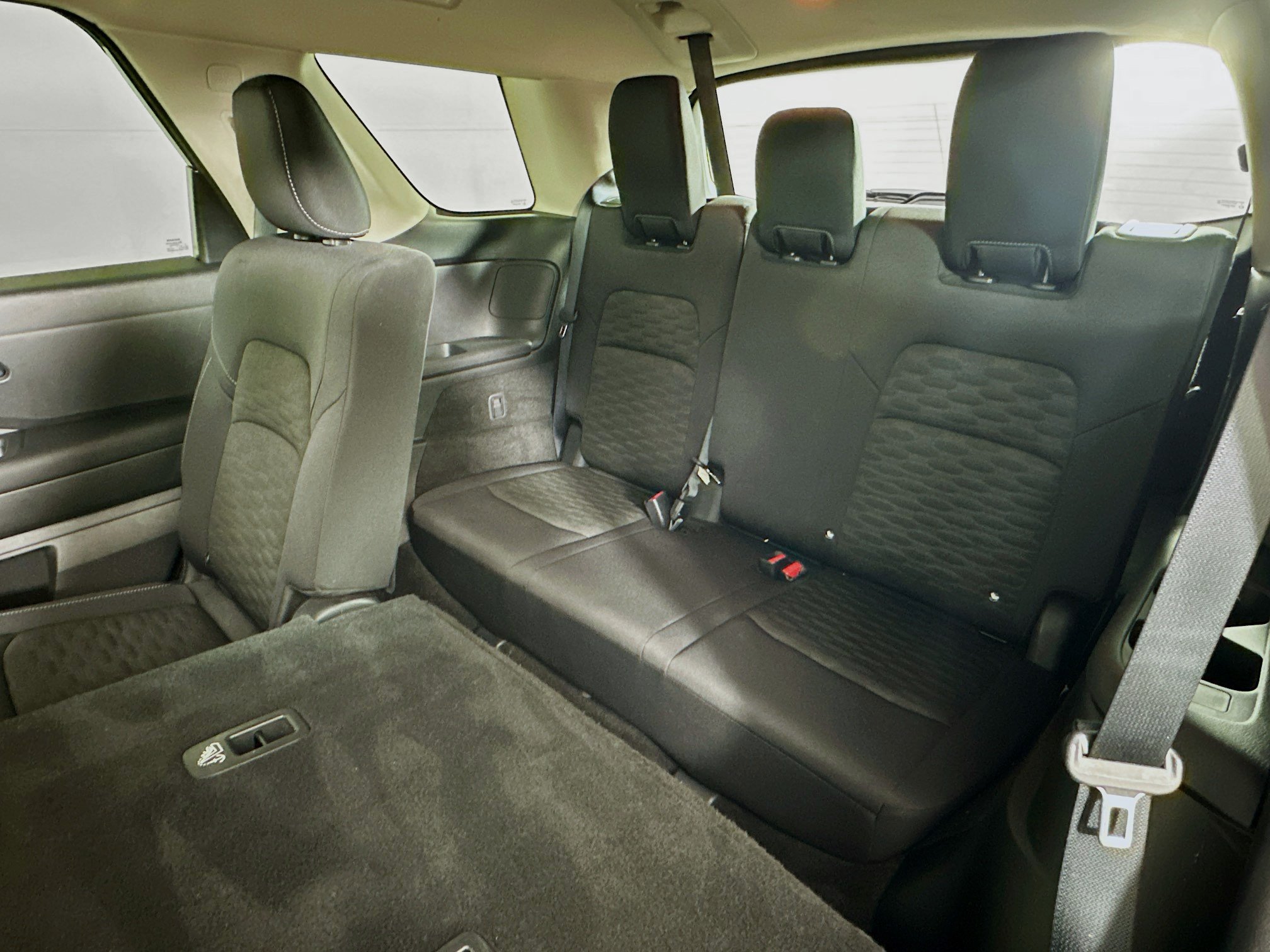 Used 2025 Nissan Pathfinder SV FWD image 29
