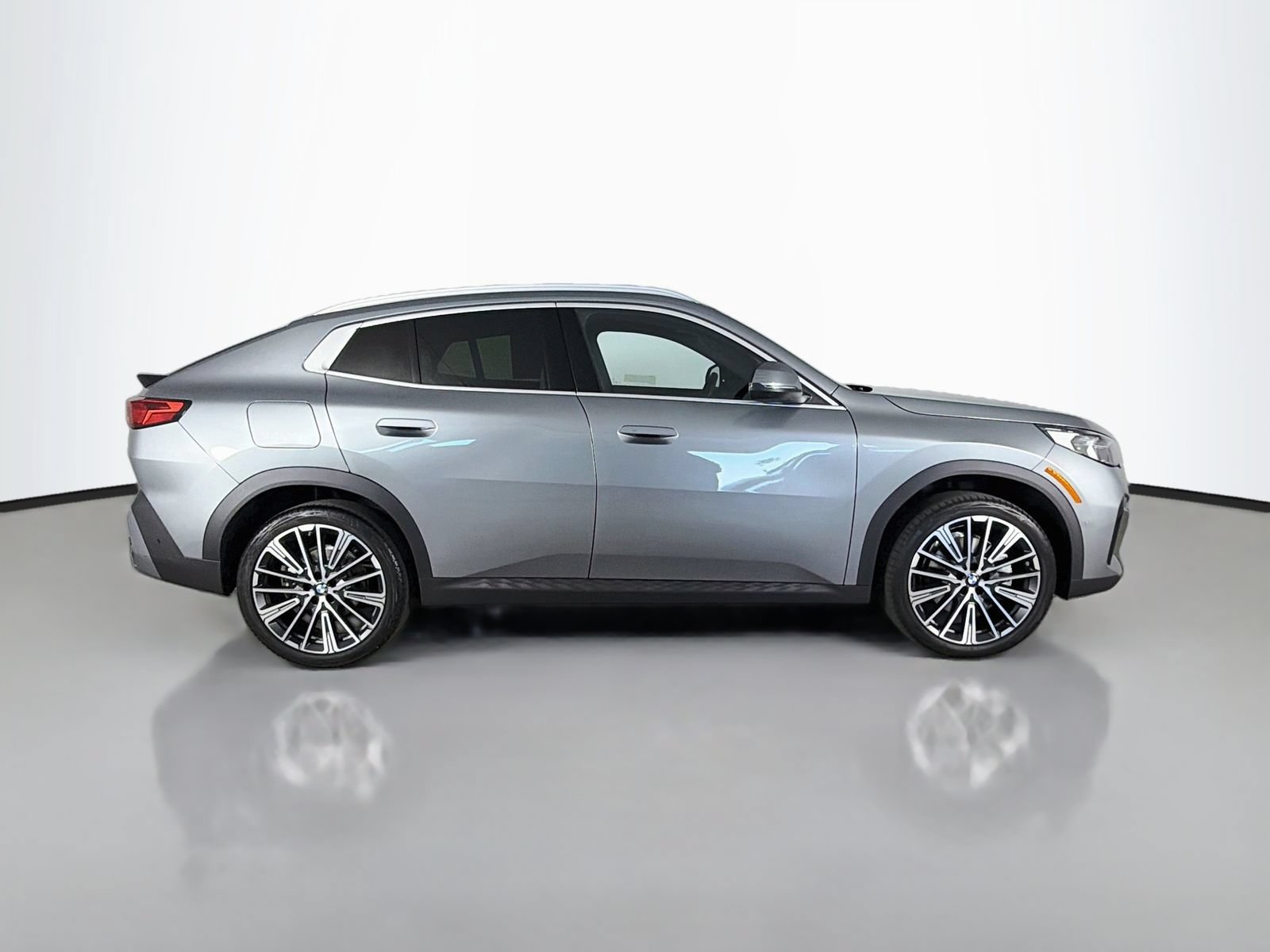Used 2026 BMW X2 xDrive28i w/ Technology Package AWD/4WD image 8