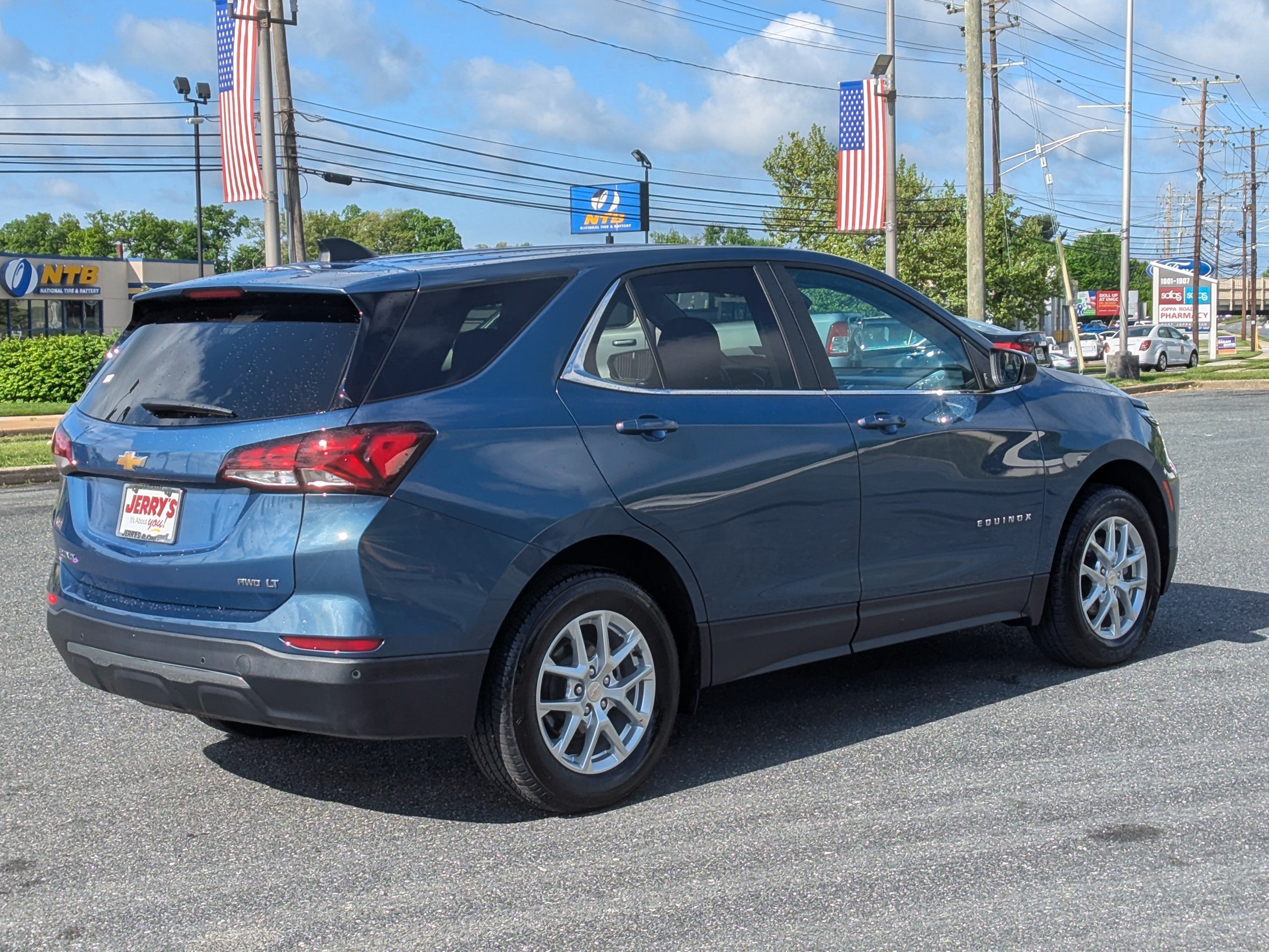 Used 2024 Chevrolet Equinox LT AWD/4WD image 9