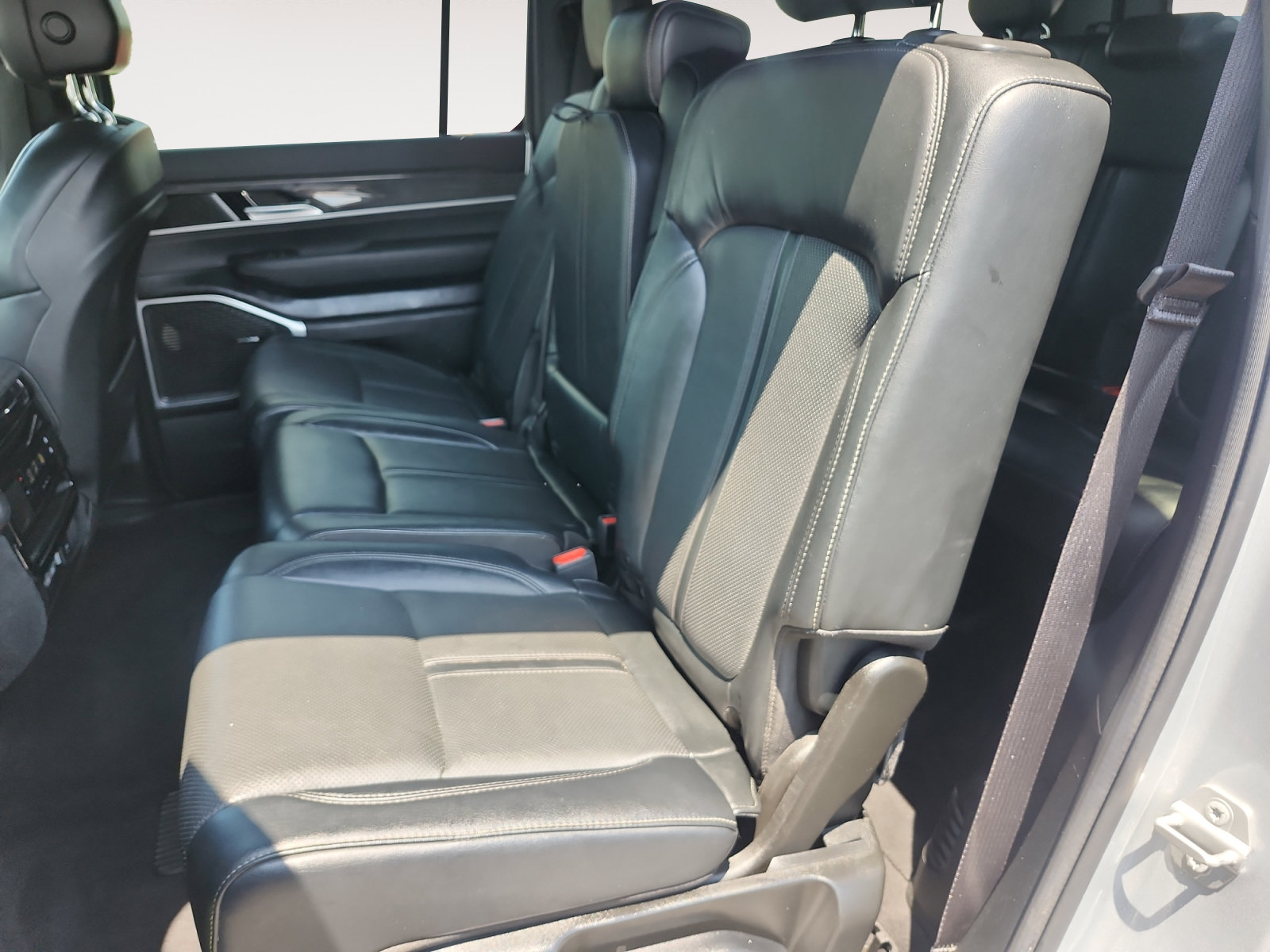 Used 2022 Jeep Wagoneer Series II RWD image 13
