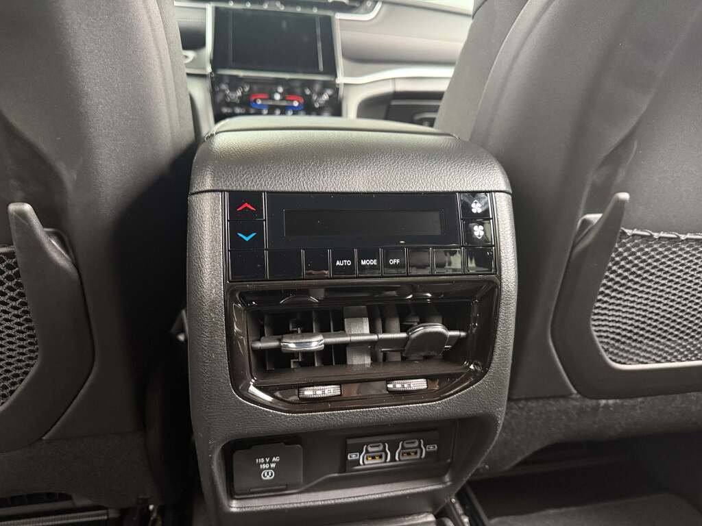 New 2025 Jeep Grand Cherokee L Laredo image 25