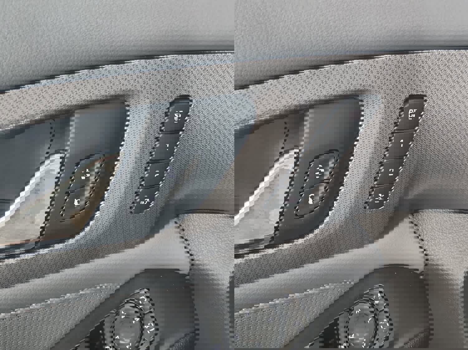 Used 2021 Chevrolet Traverse Premier image 19