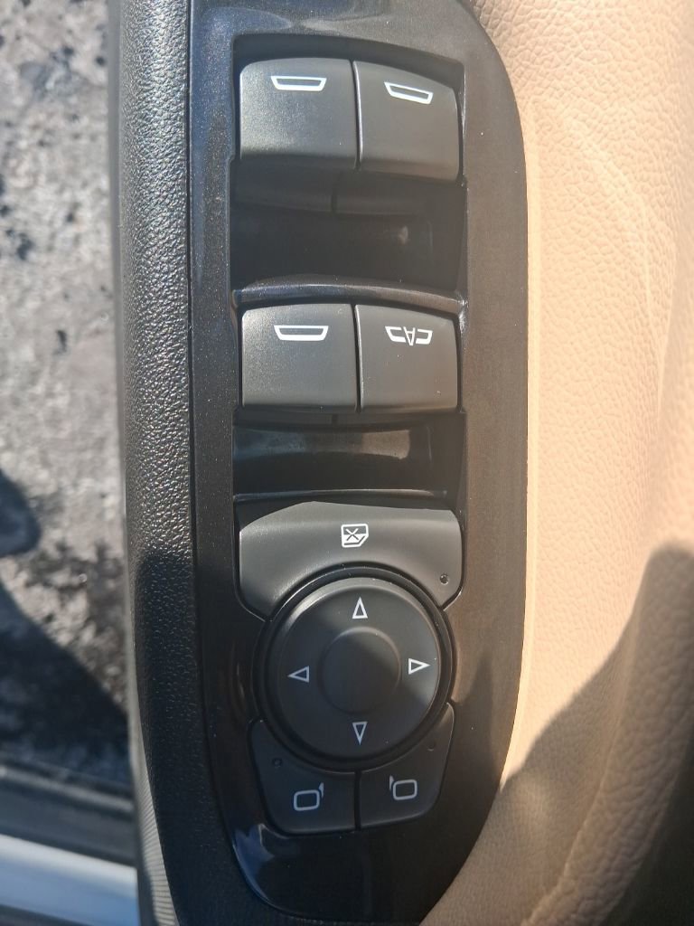 Used 2022 Chevrolet Equinox Premier image 24