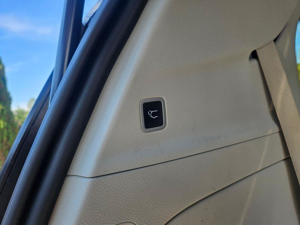 Used 2019 Chrysler Pacifica Touring-L FWD image 12