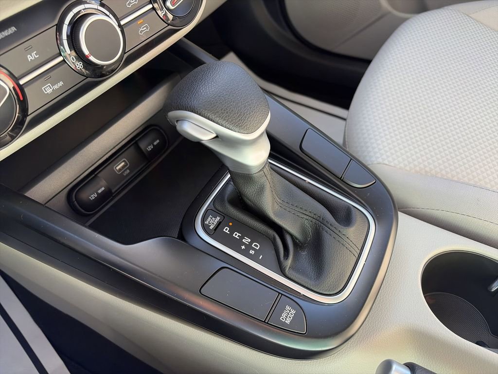 Certified 2025 Kia Soul LX w/ LX Technology Package FWD image 19