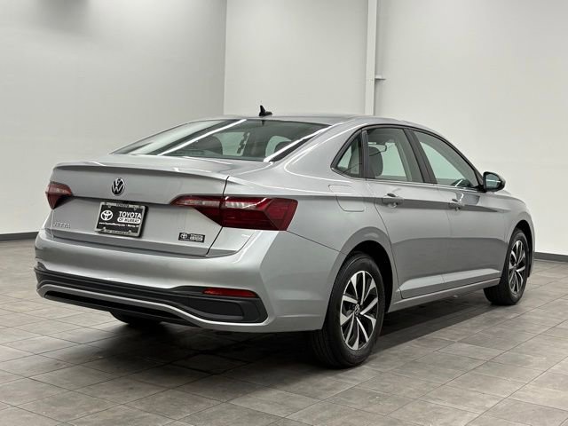 Used 2023 Volkswagen Jetta S image 2